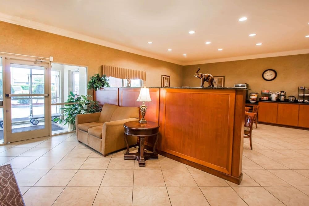 Quality Inn & Suites Germantown North interior in Germantown, TN — gallery photo 2
