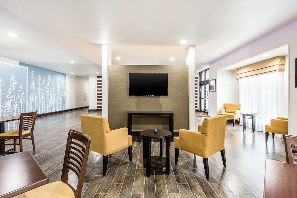 Sleep Inn & Suites Bryan - College Station property views in Bryan, TX — gallery photo 3