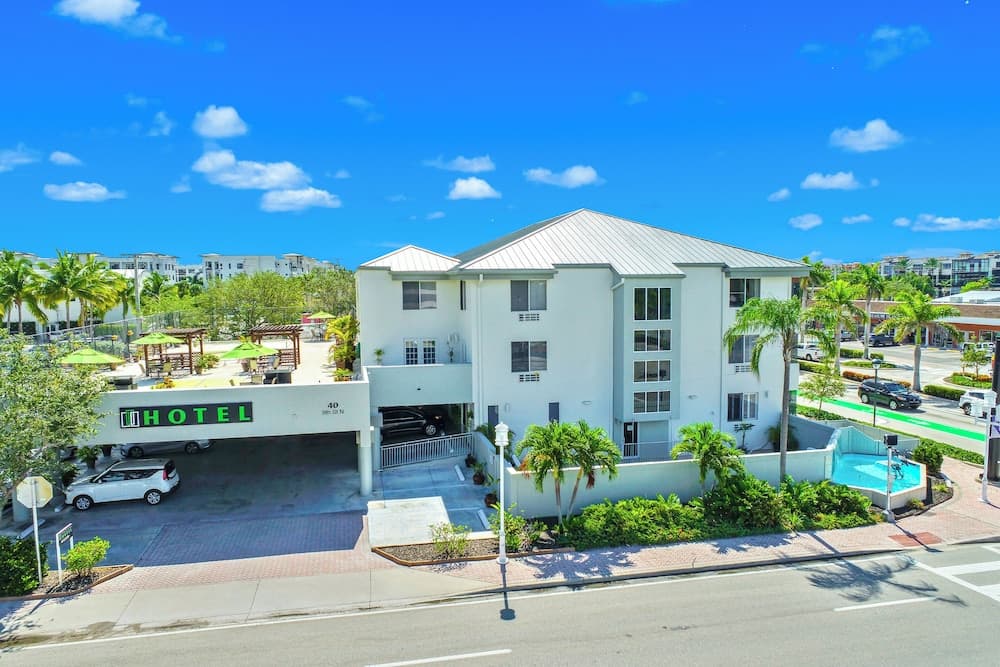 Naples Park Central Hotel gallery photo in Naples, FL — image 34