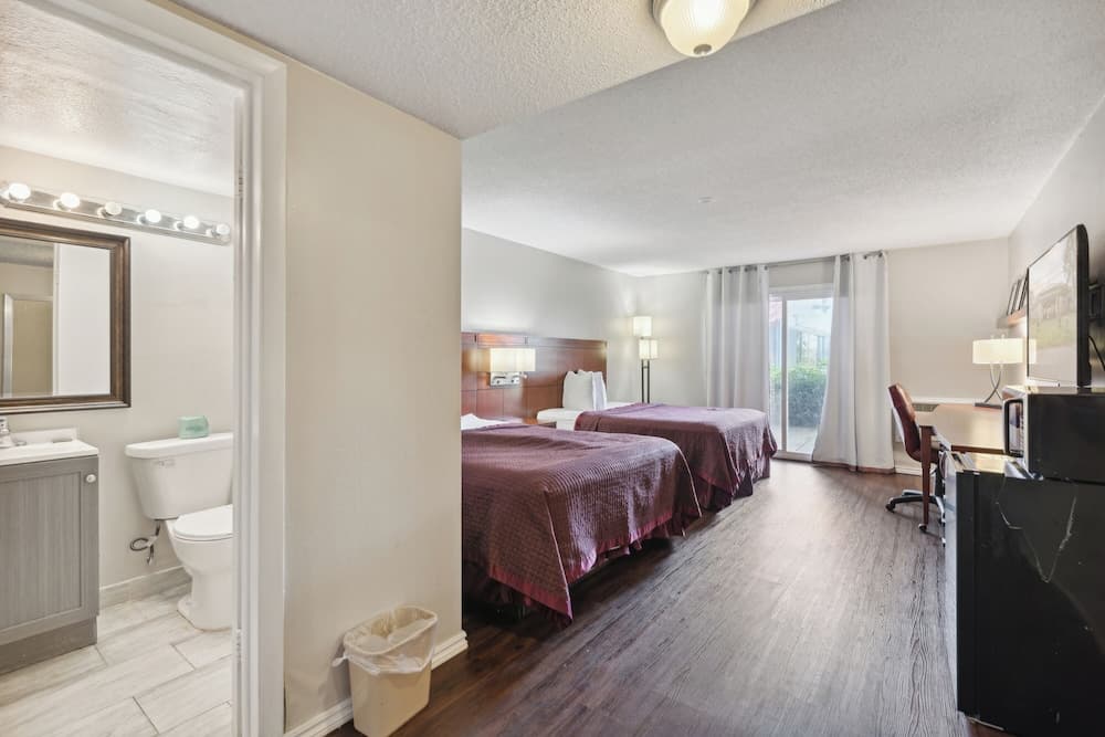 Miami Suites Hotel gallery photo in Toledo, OH — image 5