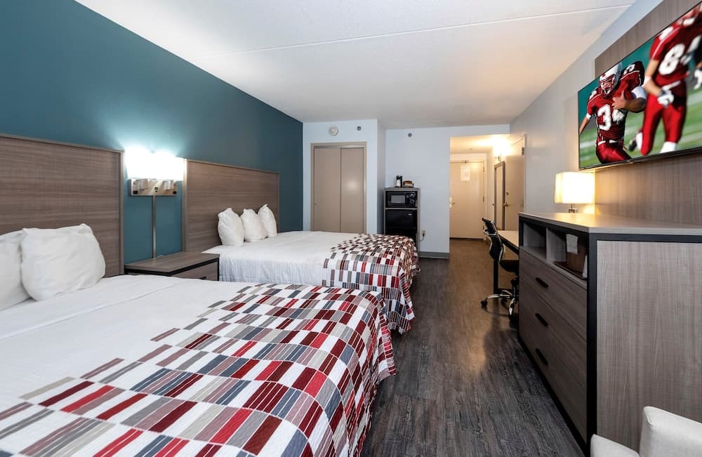 Red Roof Inn & Suites Wilmington - New Castle property views in New Castle, DE — gallery photo 3