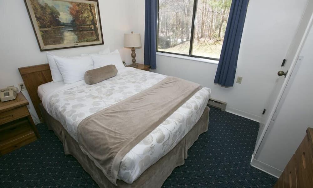 Black Bear Lodge interior in Waterville Valley — gallery photo 2