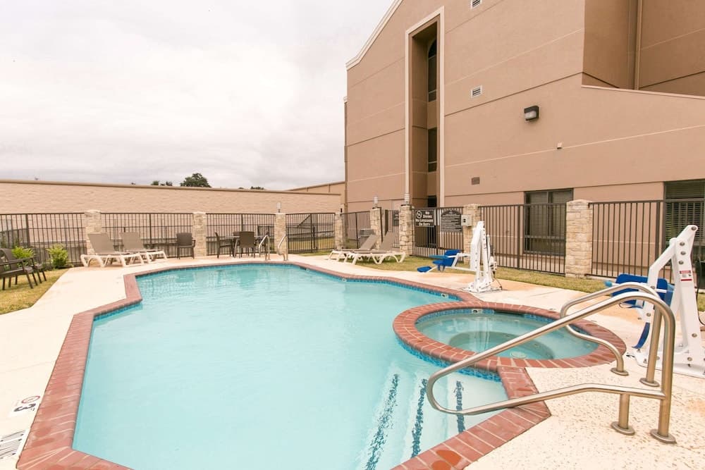 Comfort Suites Austin NW Lakeline property views in Austin, TX — gallery photo 3