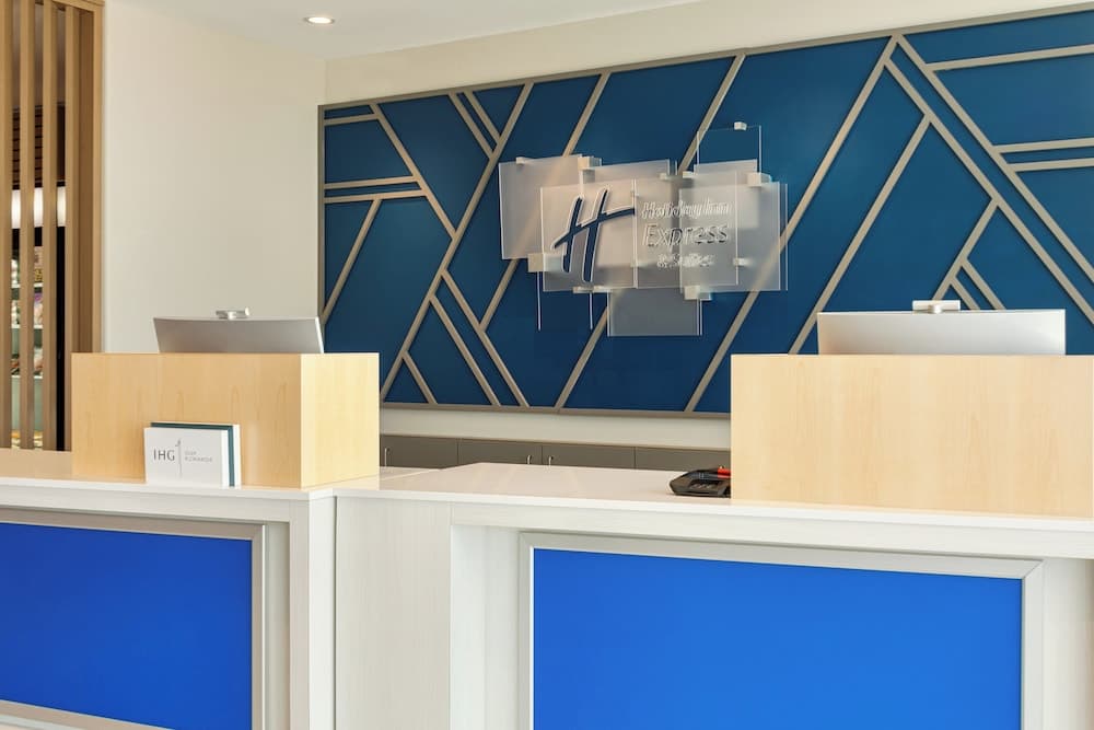 Holiday Inn Express & Suites Hayward - Castro Valley by IHG interior in Hayward, CA — gallery photo 2