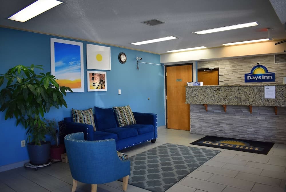 Days Inn by Wyndham Reidsville interior in Reidsville, NC — gallery photo 2