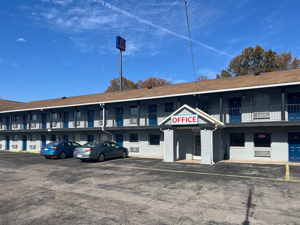 Studio 6 Suites Hurricane, Wv featured exterior or lobby in Hurricane, WV — similar hotel