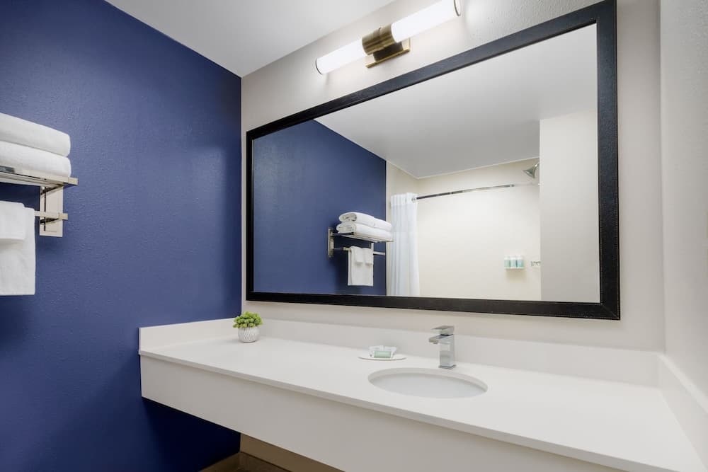 Fairfield Inn & Suites Houston The Woodlands interior in The Woodlands, TX — gallery photo 2