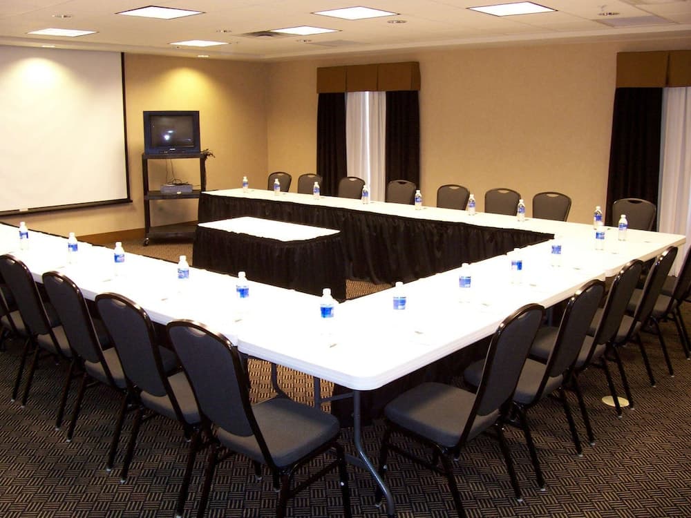 Hampton Inn Waterloo Cedar Valley gallery photo in Waterloo, IA — image 28