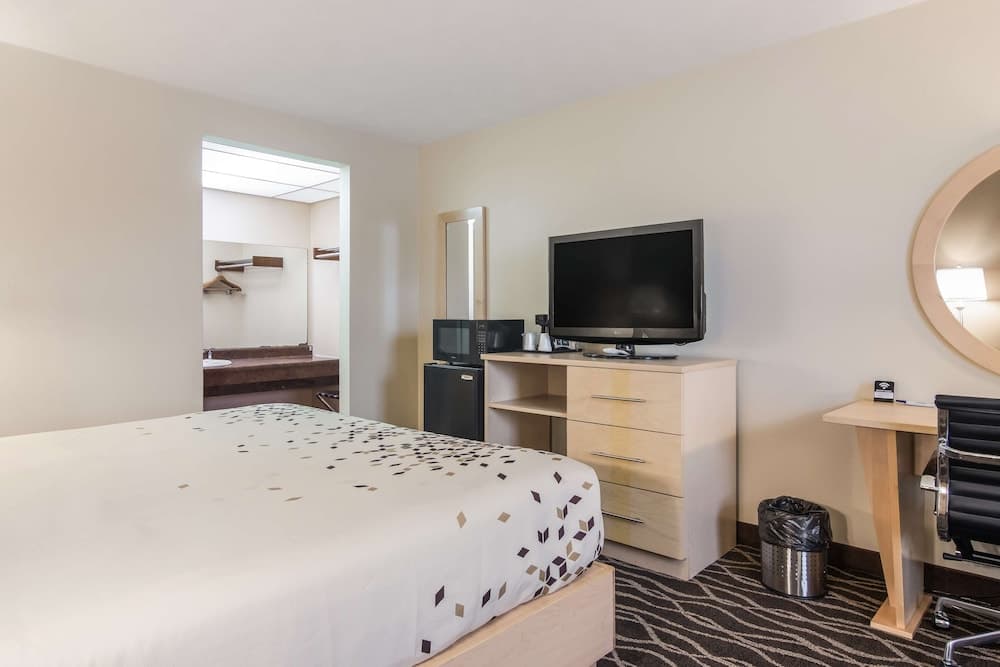 Americas Best Value Inn Alliance featured exterior or lobby in Alliance, OH — similar hotel
