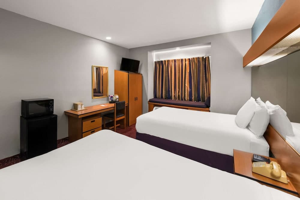Econo Lodge Inn & Suites Mesquite - Dallas East gallery photo in Mesquite, TX — image 12