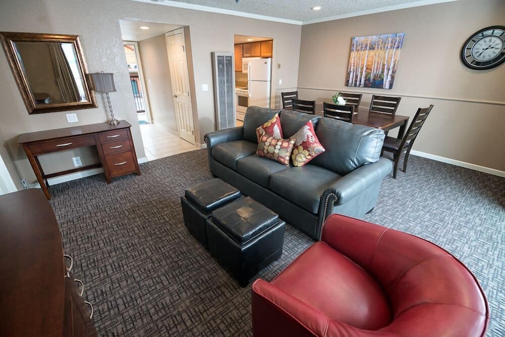 Beachcomber Inn property views in South Lake Tahoe, CA — gallery photo 3