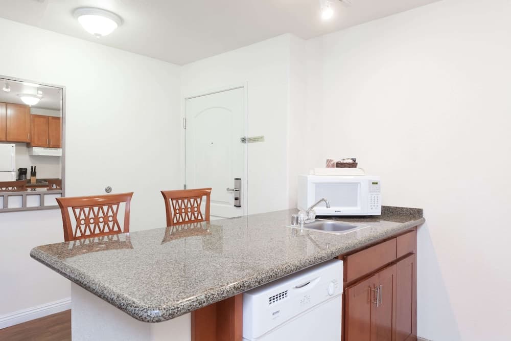 Hawthorn Suites by Wyndham Victorville property views in Victorville, CA — gallery photo 3