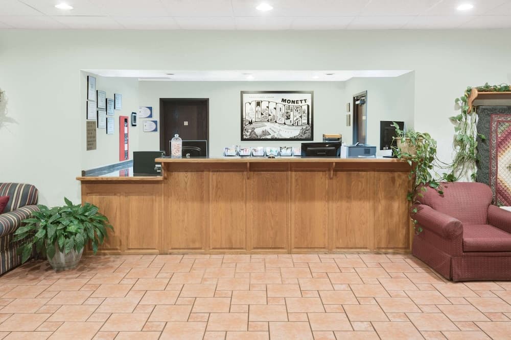 Super 8 by Wyndham Monett interior in Monett, MO — gallery photo 2