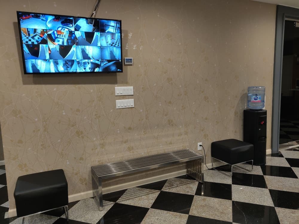 Hotel Key LaGuardia Airport interior in Flushing, NY — gallery photo 2