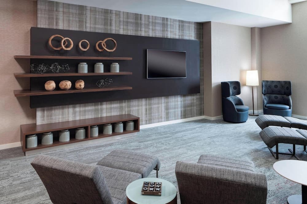 Courtyard by Marriott Omaha Downtown interior in Omaha, NE — gallery photo 2