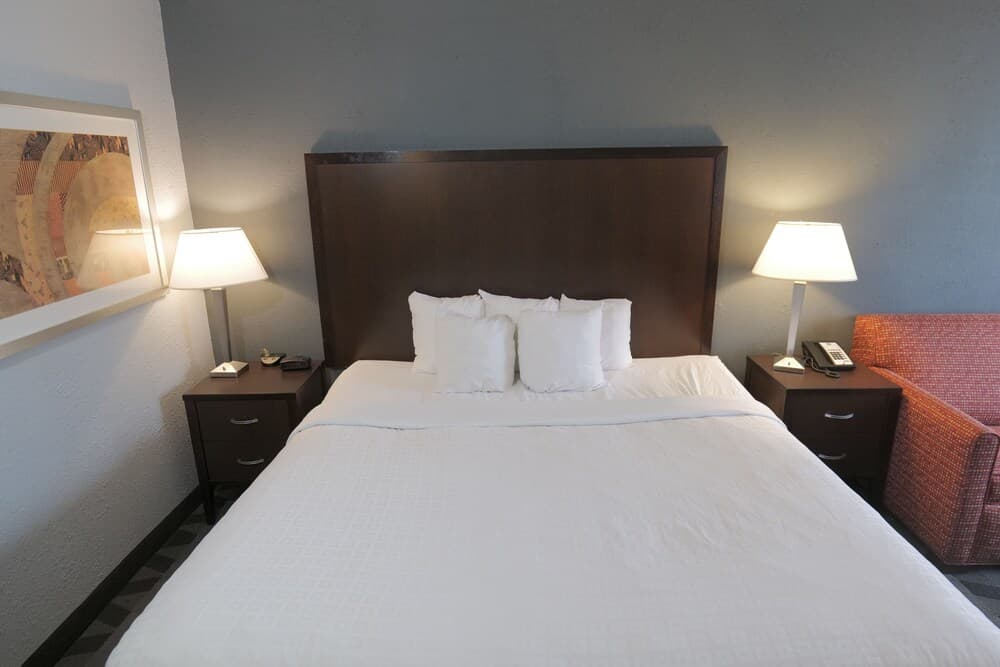 Baymont by Wyndham Flint Airport North gallery photo in Flint, MI — image 31