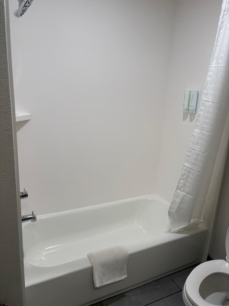 Clarion Pointe interior in High Point, NC — gallery photo 2