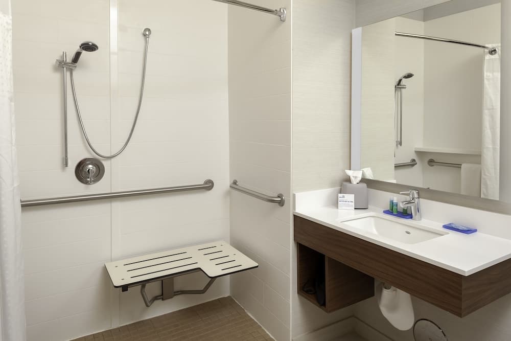 Holiday Inn Express & Suites Interstate 90 by IHG interior in Coeur d'Alene, ID — gallery photo 2