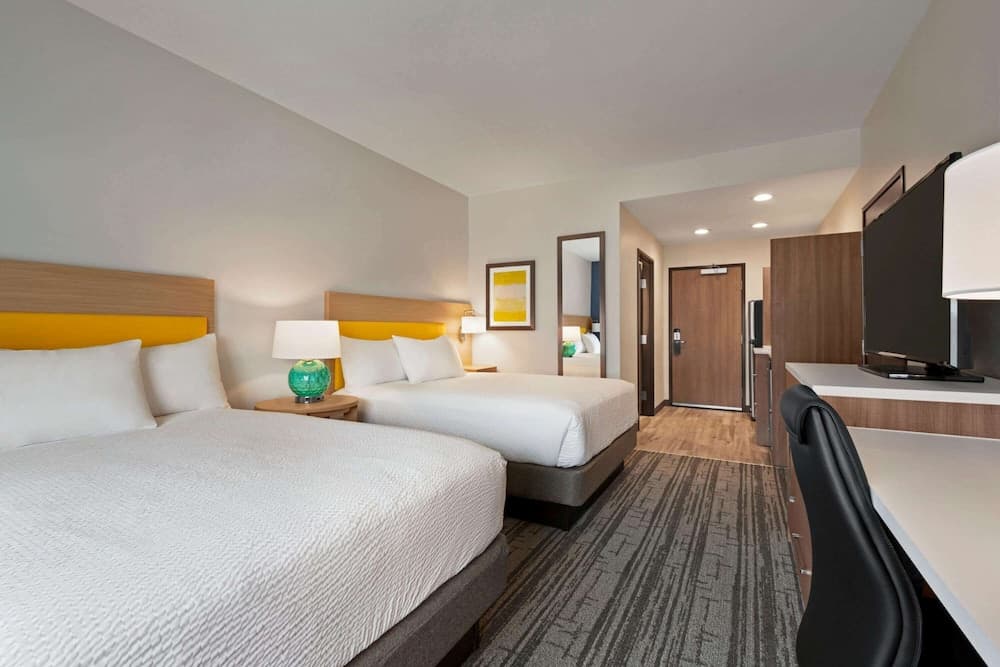Days Inn & Suites by Wyndham Beaumont West / I-10 & Walden gallery photo in Beaumont, TX — image 48