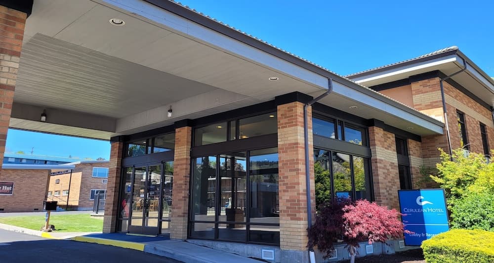 Cerulean Hotel interior in Klamath Falls, OR — gallery photo 2