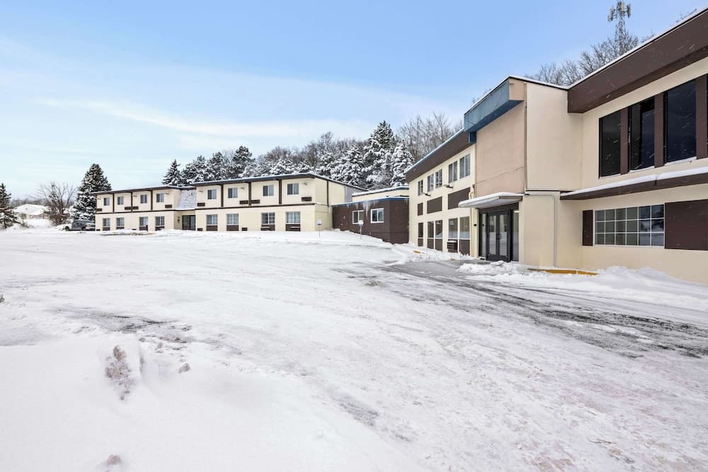 Econo Lodge Manistee — hotel in Manistee, Michigan