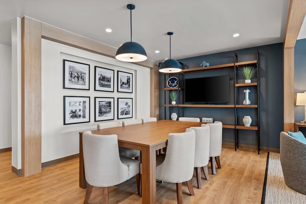 Everhome Suites Brownsville gallery photo in Brownsville, TX — image 4
