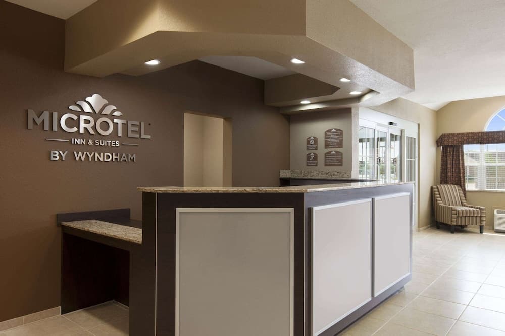 Microtel Inn & Suites by Wyndham Kenedy/Karnes City property views in Kenedy, TX — gallery photo 3