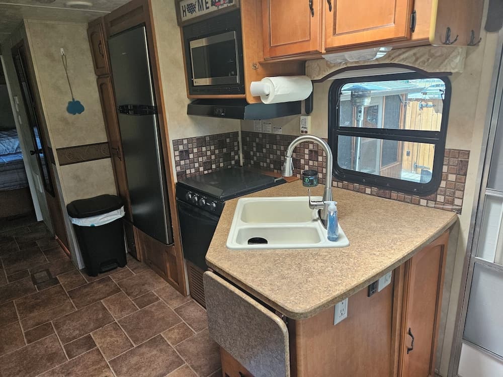 Liberty Hill Executive Inn property views in Zephyrhills, FL — gallery photo 3