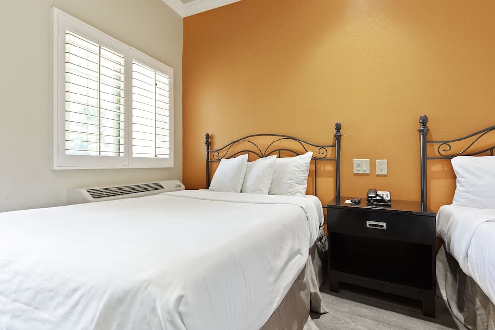 Le Blanc Inn & Suites property views in El Monte, CA — gallery photo 3