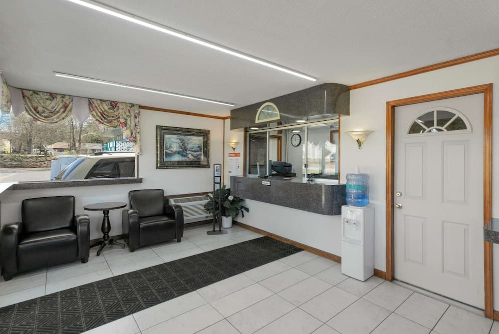 Econo Lodge Clemson - University Area interior in Clemson, SC — gallery photo 2