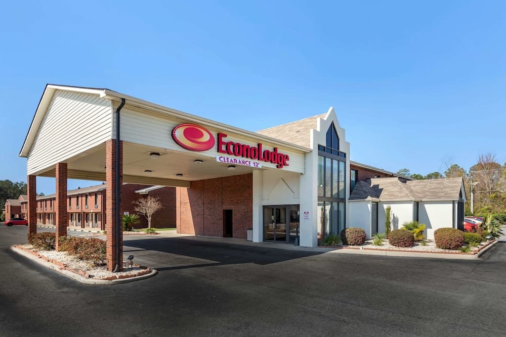 Econo Lodge Florence - Darlington featured exterior or lobby in Florence, SC — similar hotel