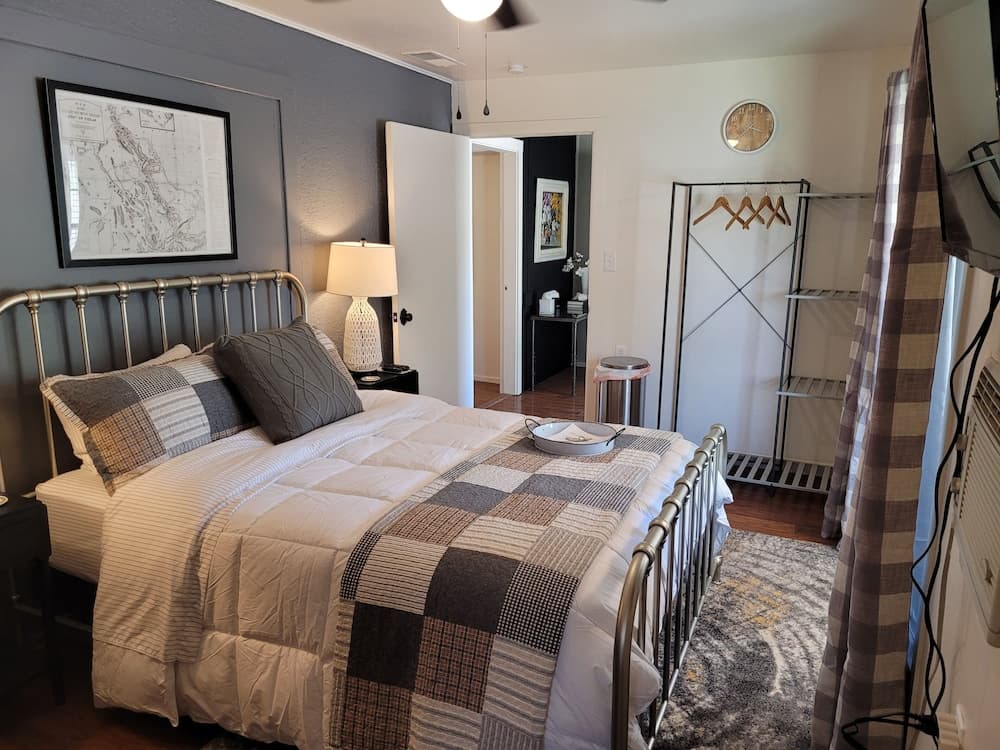 Mountainside Inn property views in Fort Davis, TX — gallery photo 3