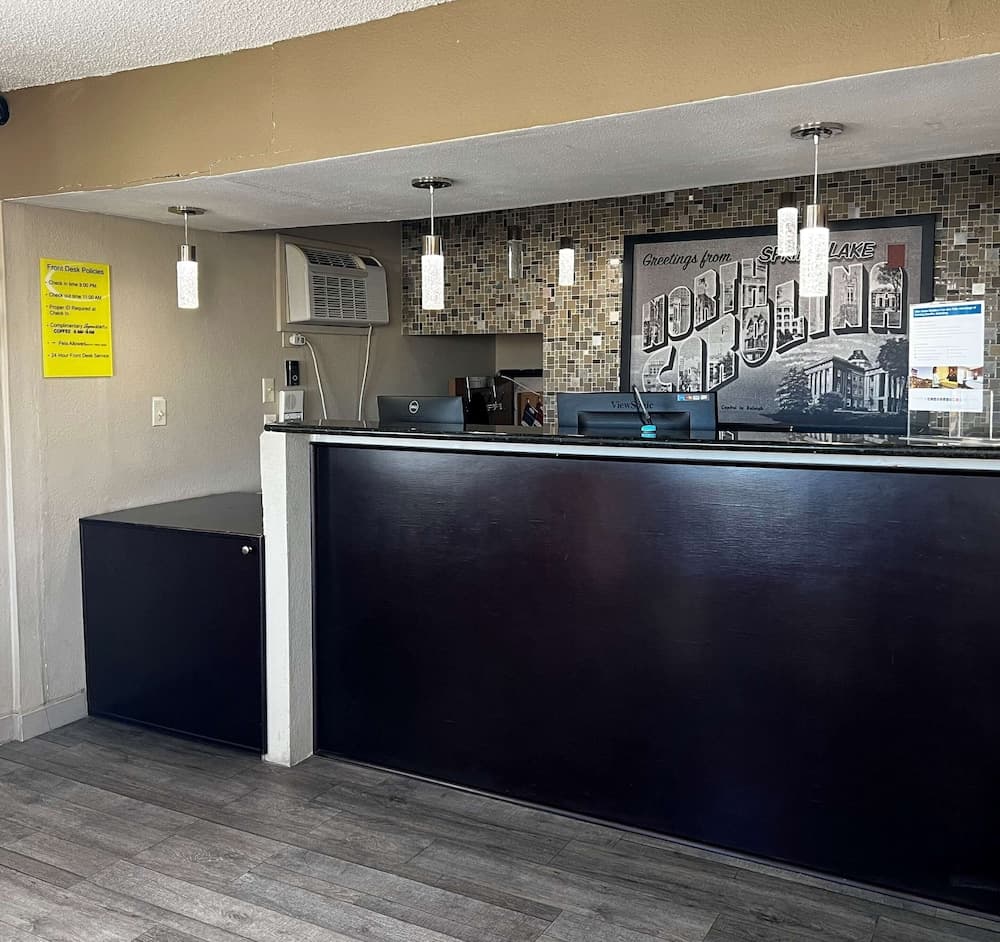 Econo Lodge Spring Lake near Fort Bragg interior in Spring Lake, NC — gallery photo 2