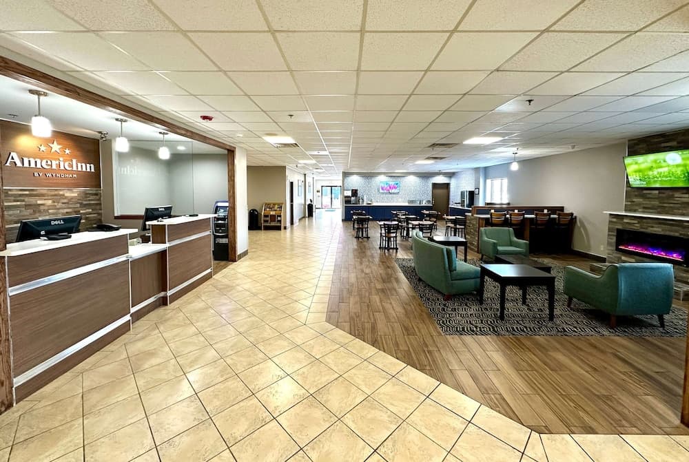 AmericInn & Suites By Wyndham Baraboo Event Center interior in Baraboo, WI — gallery photo 2