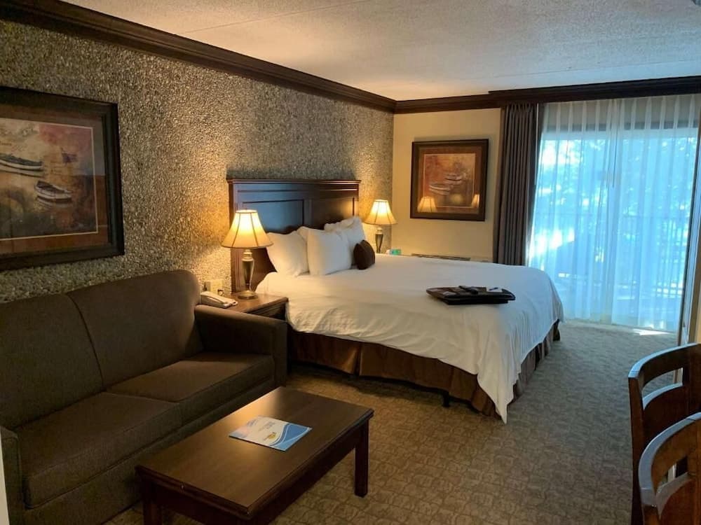 Fourwinds Lakeside Inn & Marina gallery photo in Bloomington, IN — image 5