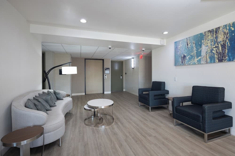 Comfort Inn Hayward - Oakland South interior in Hayward, CA — gallery photo 2