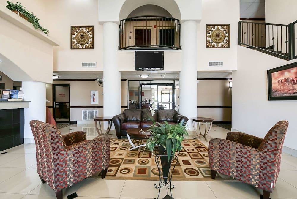 Quality Inn Kingsville Hwy 77 interior in Kingsville, TX — gallery photo 2