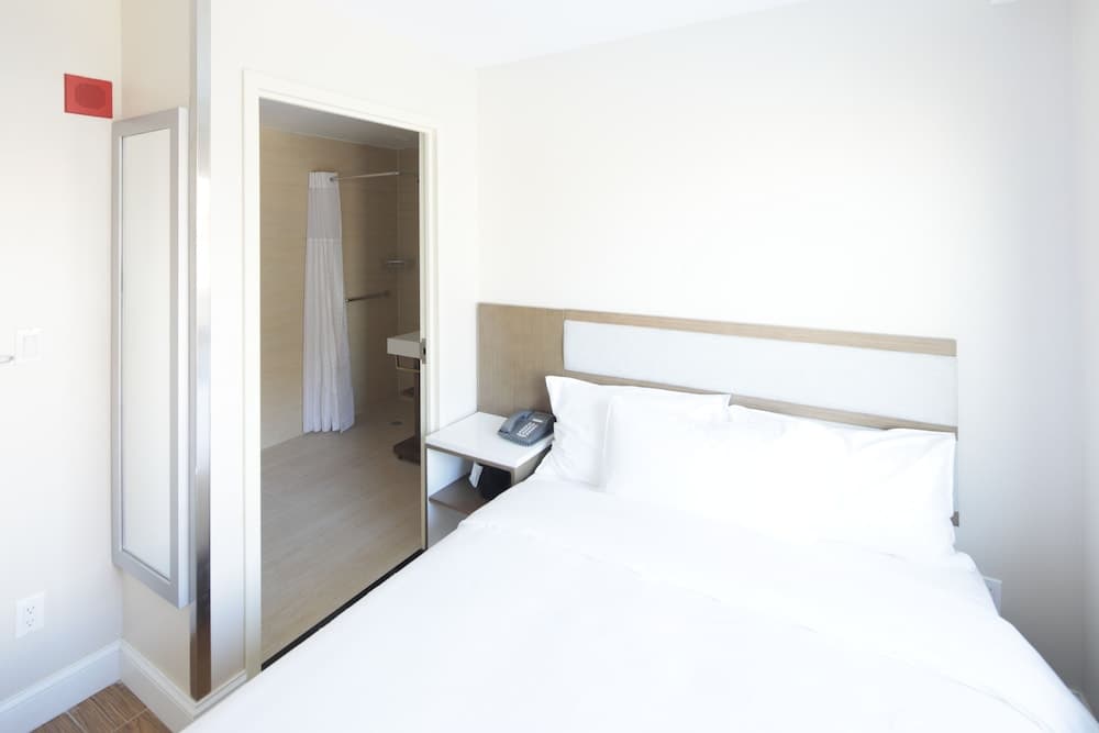 Mayfair Inn and Suites interior in Long Island City, NY — gallery photo 2