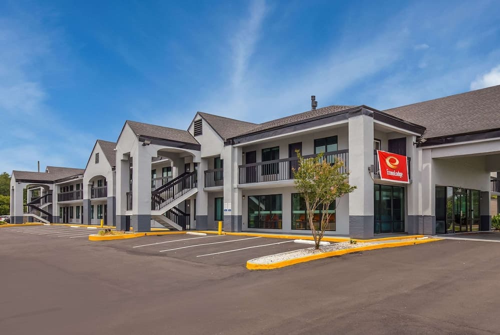 Econo Lodge Mobile Airport Blvd. featured exterior or lobby in Mobile, AL — similar hotel