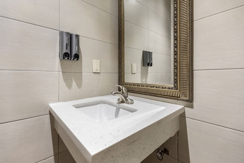 Le Blanc Inn & Suites gallery photo in El Monte, CA — image 73