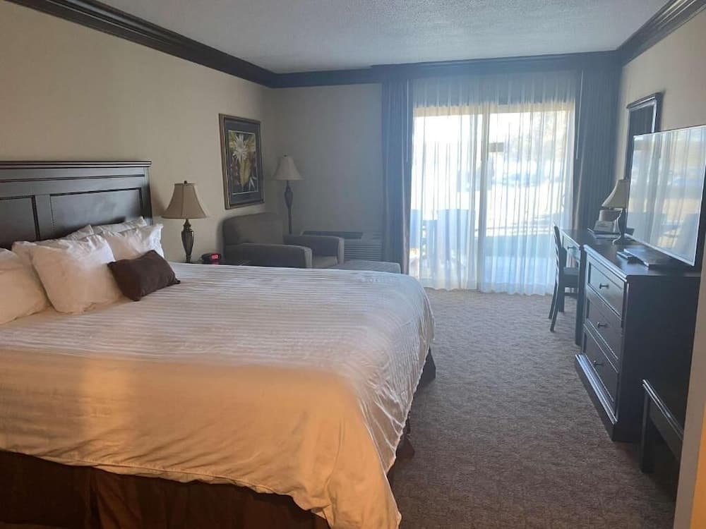 Fourwinds Lakeside Inn & Marina gallery photo in Bloomington, IN — image 11