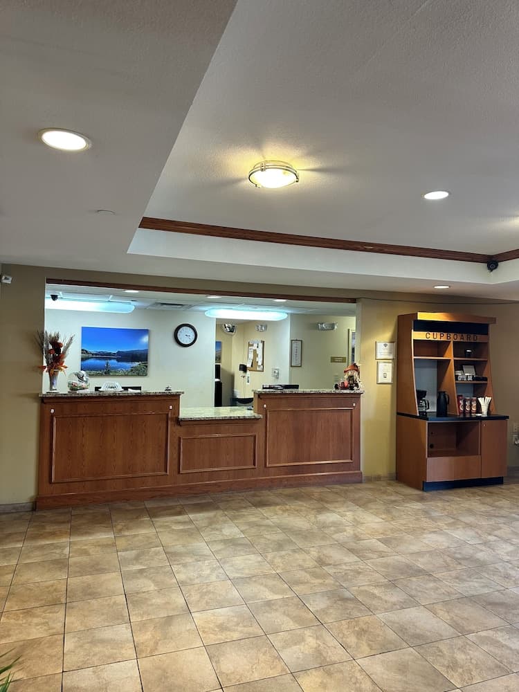 Western Slope suites interior in Parachute, CO — gallery photo 2