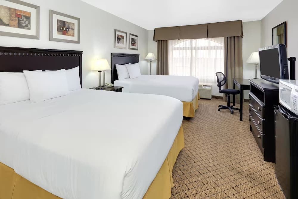 CASH REWARDS INN & SUITES interior in Roswell, NM — gallery photo 2