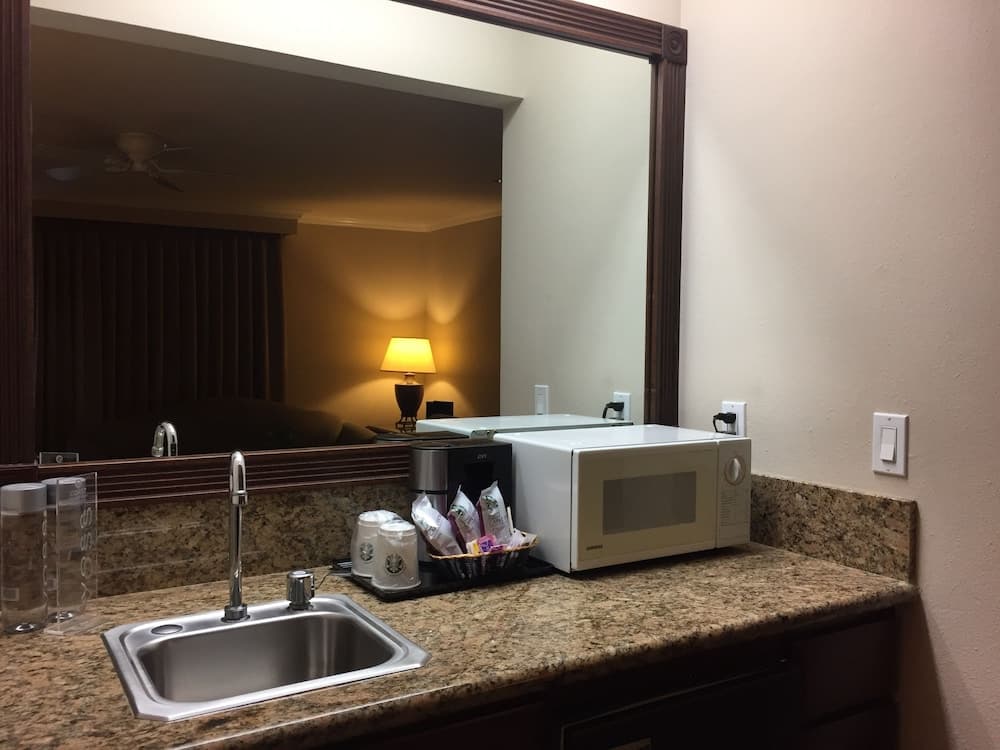 Coast Burbank Hotel gallery photo in Burbank, CA — image 10