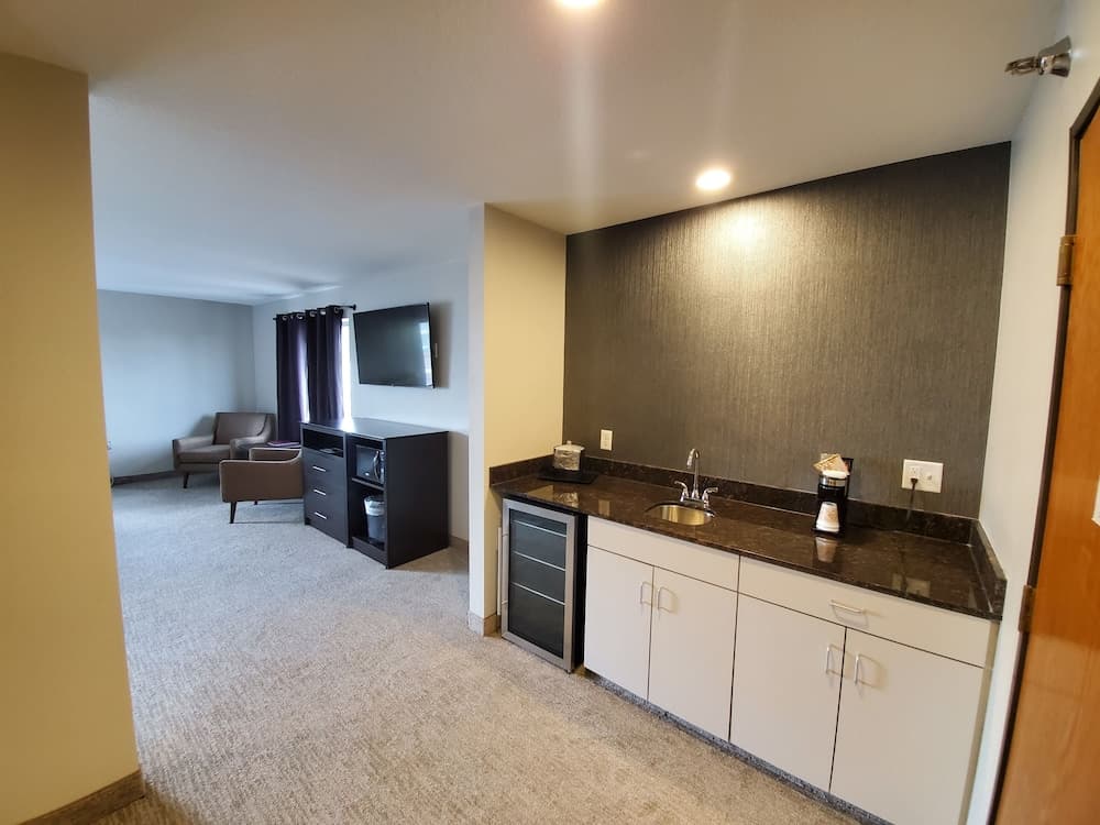 Express Suites Riverport Inn & Suites gallery photo in Winona, MN — image 26
