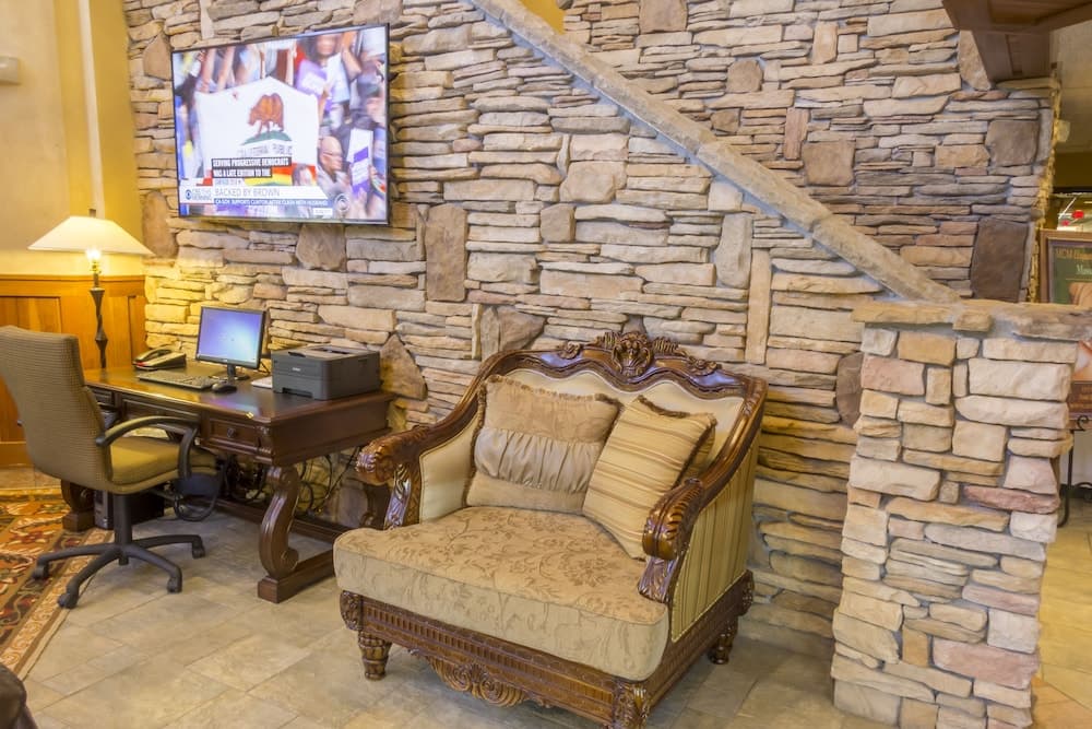 MCM Elegante Lodge & Suites Ruidoso featured exterior or lobby in Ruidoso, NM — similar hotel
