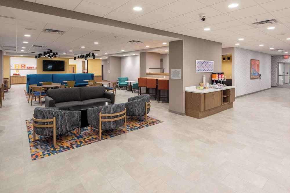 Hampton Inn Cooperstown interior in Cooperstown, NY — gallery photo 2