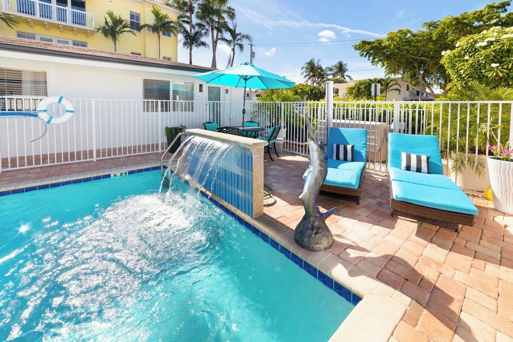 seastar suites by the sea interior in Lauderdale-by-the-Sea, FL — gallery photo 2