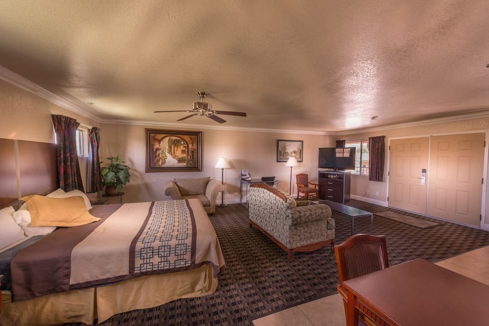 Edgewater Inn Reedley gallery photo in Reedley, CA — image 7