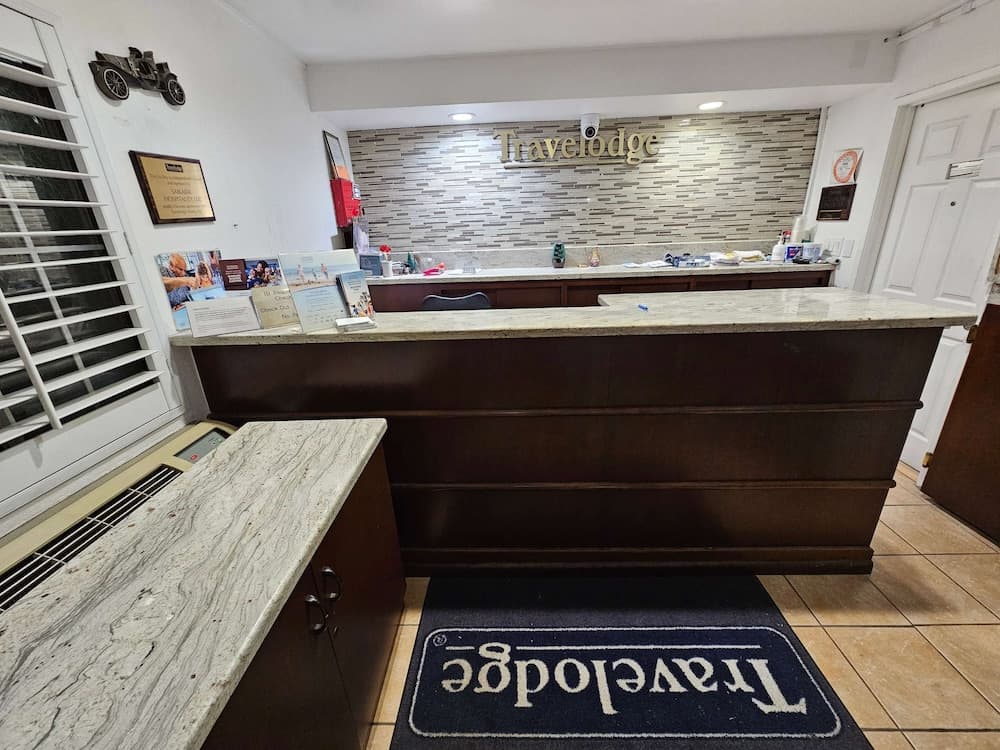 Travelodge by Wyndham Fullerton Near Anaheim gallery photo in Fullerton, CA — image 39